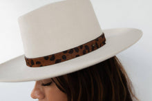 Load image into Gallery viewer, Leopard Print Band