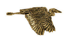 Load image into Gallery viewer, Great Blue Heron Flying Bird Pewter Lapel Pin Brooch, B072