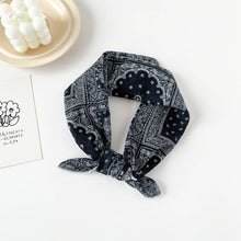 Load image into Gallery viewer, EUROPEAN AND AMERICAN VERSATILE PRINTED HEADSCARF_CWASC0811