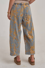 Load image into Gallery viewer, MID RISE RELAXED CASUAL FIT FLORAL DENIM JEANS_JLB80005-01