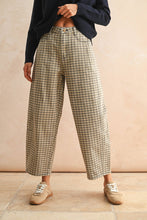 Load image into Gallery viewer, P5936   MINI CHECKER PATTERN BARREL PANTS