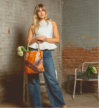 Load image into Gallery viewer, Italic