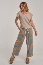 Load image into Gallery viewer, MID RISE RELAXED CASUAL FIT FLORAL DENIM JEANS_JLB80005-01