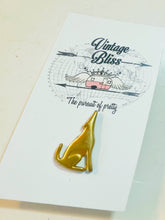 Load image into Gallery viewer, Howling Coyote Brass Patina Hat Pin Hat Bar Western