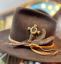 Load image into Gallery viewer, Horseshoe Cross Brass Patina Hat Pin Hat Bar Western rodeo