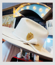 Load image into Gallery viewer, Aged Brass Arrowhead Hat Pin
