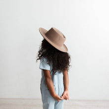 Load image into Gallery viewer, Ginger Kids Gambler - Taupe