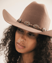 Load image into Gallery viewer, Concho Studded Hat Band