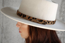 Load image into Gallery viewer, Leopard Print Band