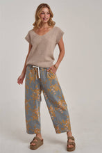 Load image into Gallery viewer, MID RISE RELAXED CASUAL FIT FLORAL DENIM JEANS_JLB80005-01